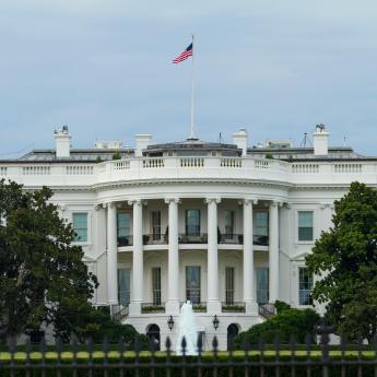 A picture of the White House in Washington DC.